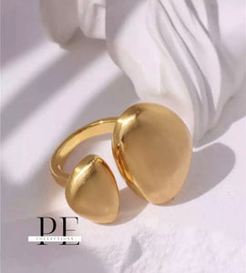 Gold circle midi ring